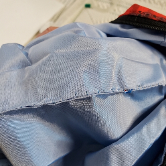 Wizard of Oz red makeup pouch - Picture 13 of 13